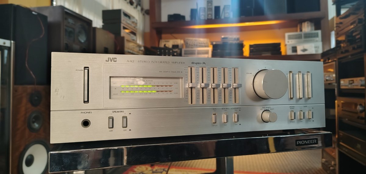 jvc-ax2